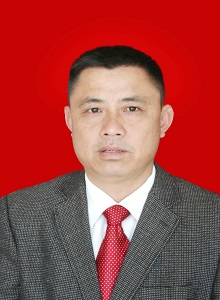 陈应国同志在担任芦坪村村主任以来,努力学习党在农